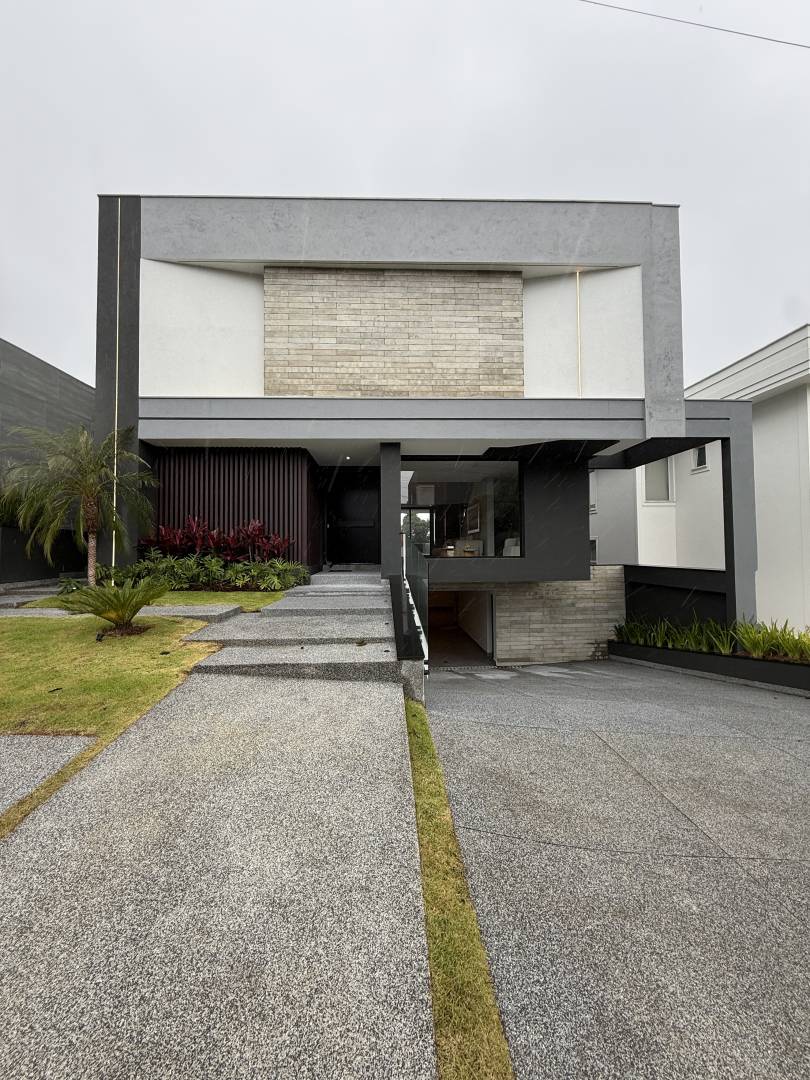 Casa com 4 suítes e vista privilegiada para a Reserva do Condomínio