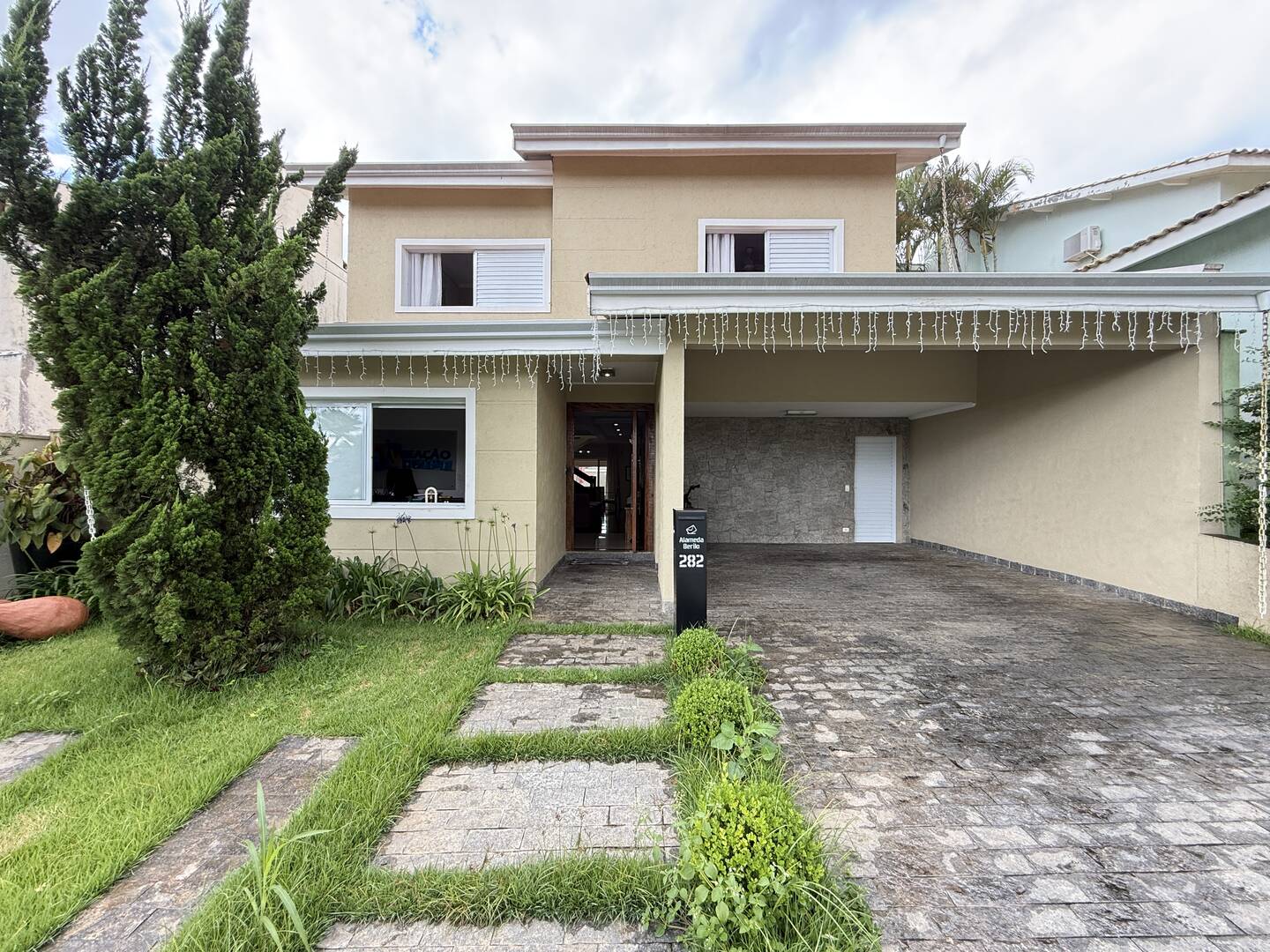 Casa com 4 suítes vista privilegiada e entrar e morar em Alphaville!