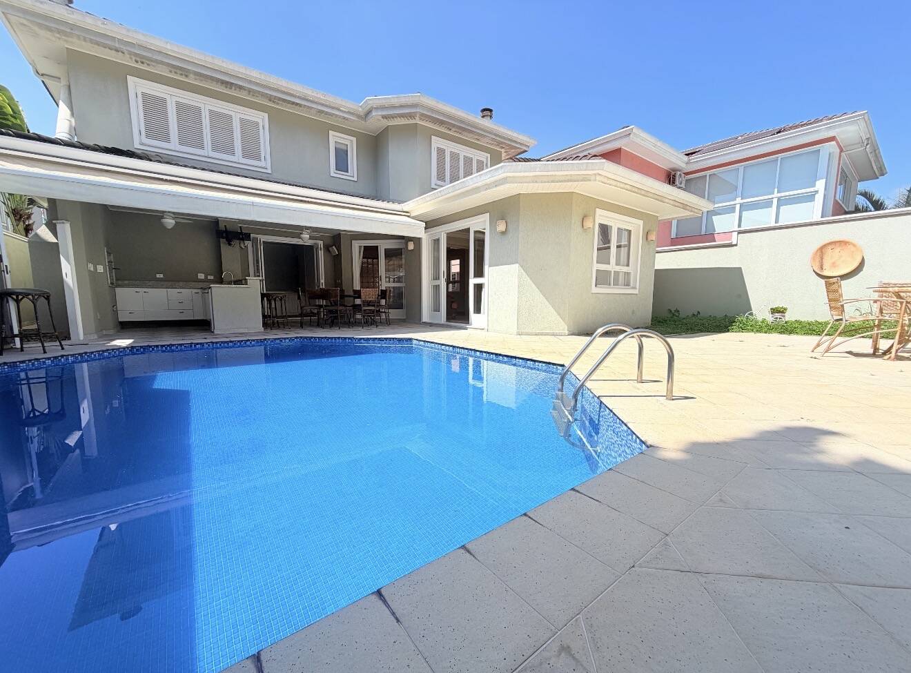 Casa no Residencial 11 com 4  suítes , venha conhecer!