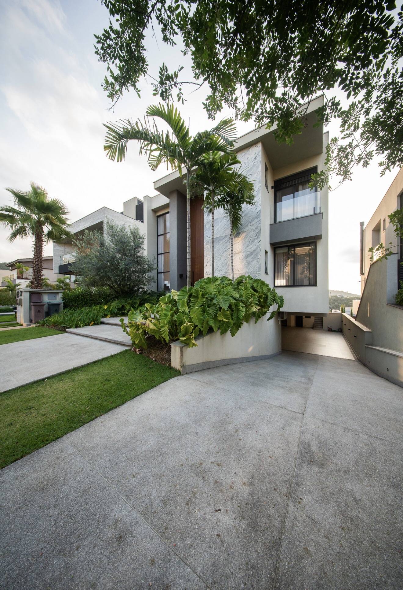 Casa à venda em Alphaville – SP 
Condomínio Gênesis 2 - Mobiliada e decorad